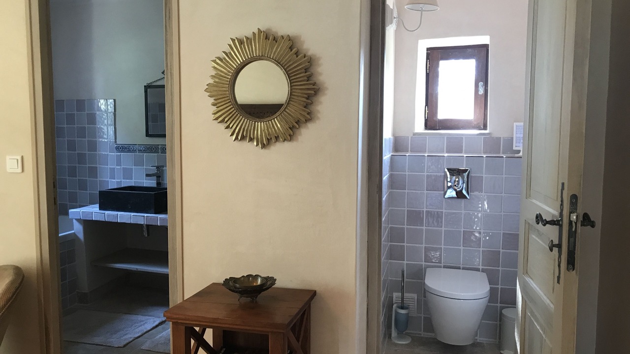 Photo of Bathroom in Rustrel