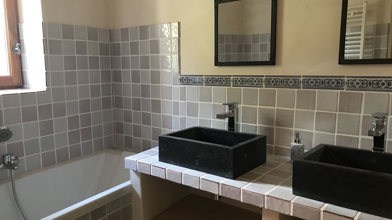 Photo of Bathroom in Rustrel