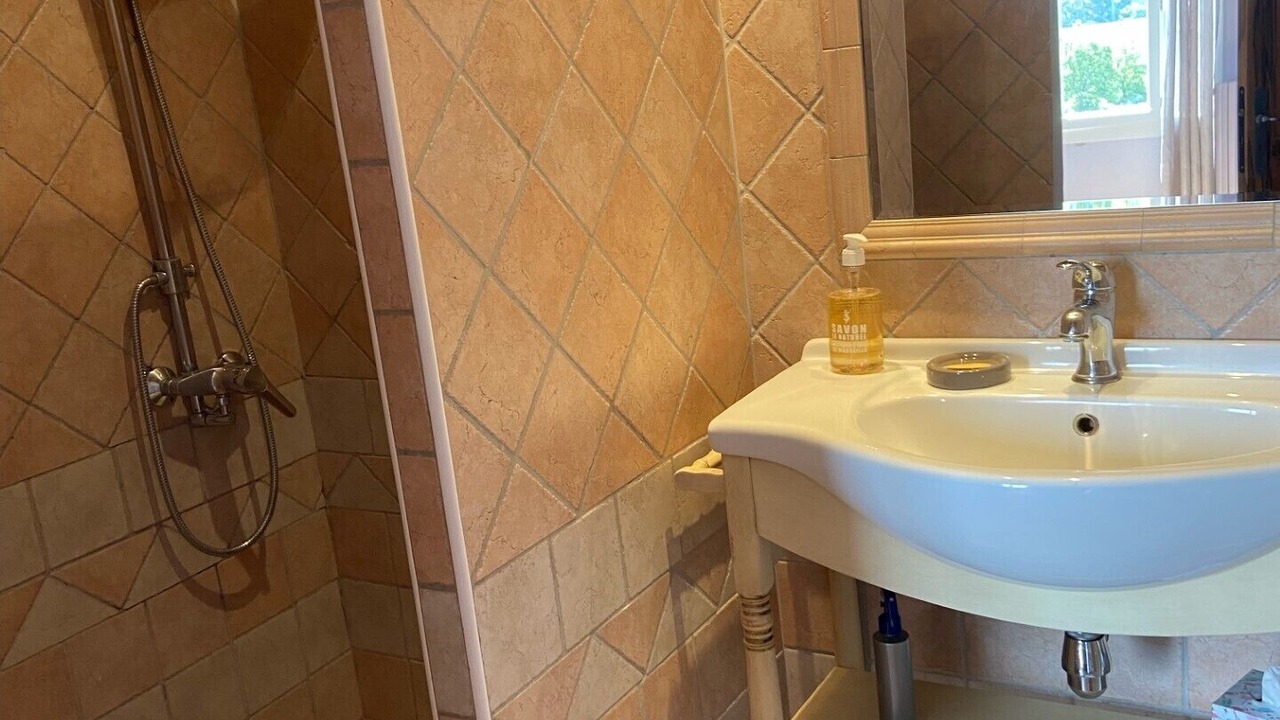 Photo of Bathroom in Sablet