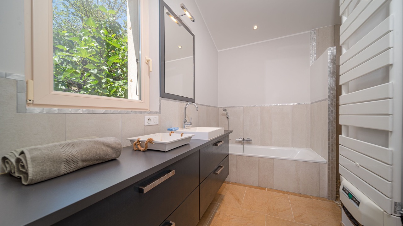 Photo of Bathroom in Simiane-la-Rotonde