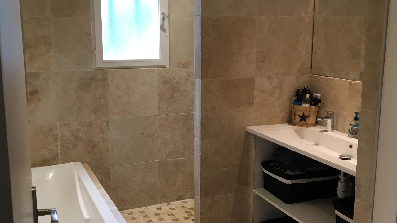 Photo of Bathroom in Molleges