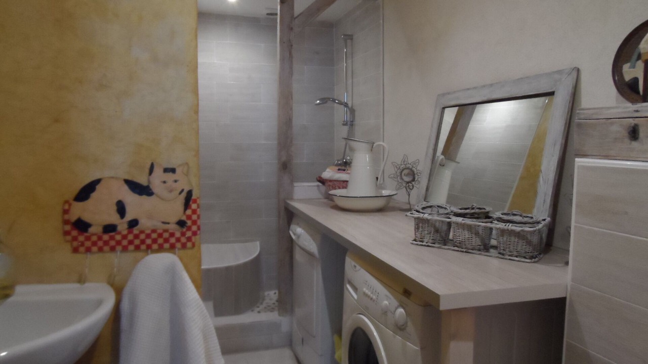 Photo of Bathroom in Saint-Martin-de-Castillon