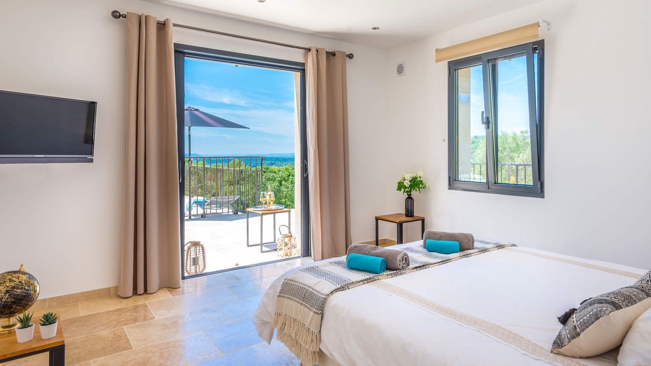 Photo of Bedroom in Saint-Cezaire-sur-Siagne