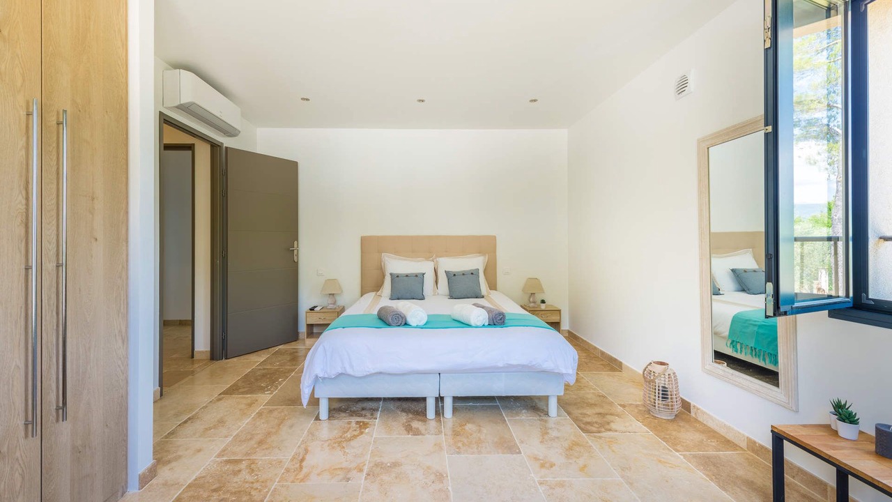 Photo of Bedroom in Saint-Cezaire-sur-Siagne