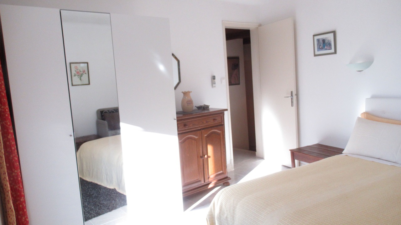 Photo of Bedroom in Pernes-les-Fontaines