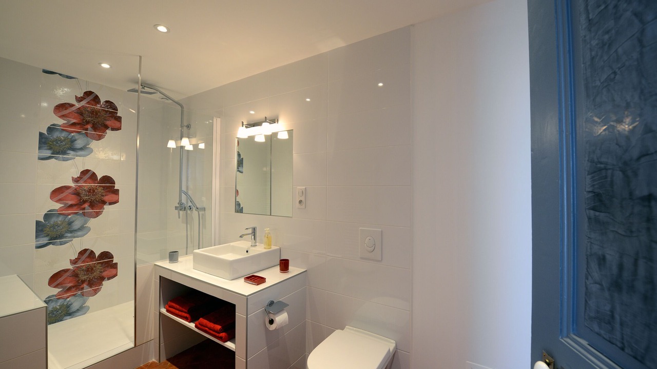 Photo of Bathroom in Vacqueyras