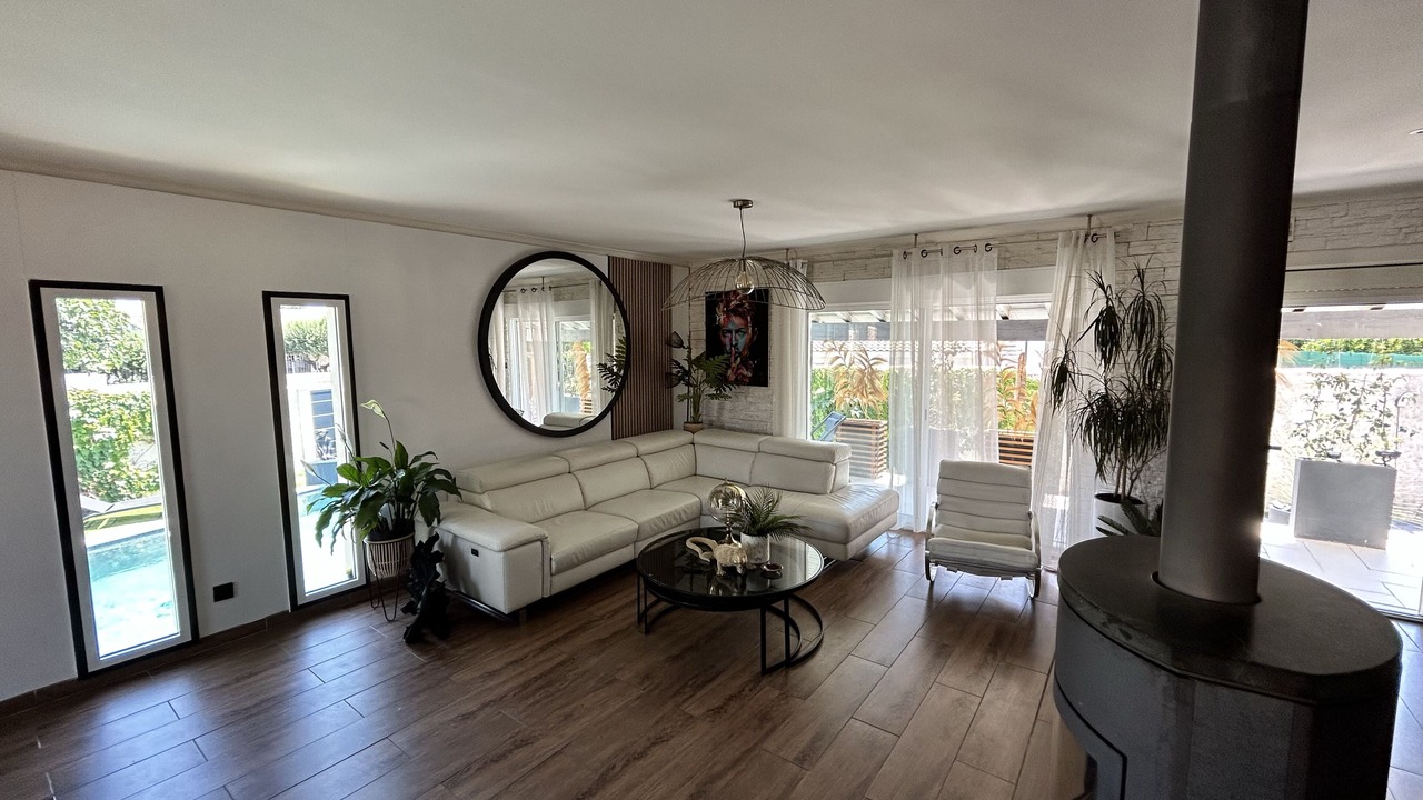 Photo of Livingroom in Garons
