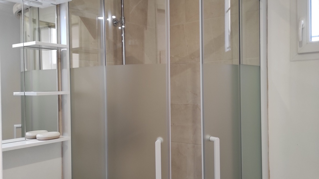 Photo of Bathroom in Chateauneuf-de-Gadagne