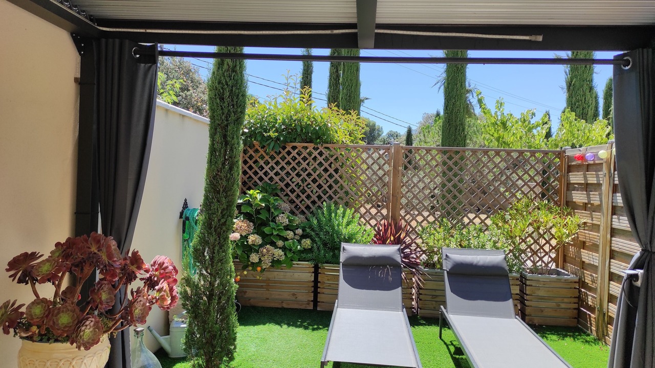 Photo of Patio Balcony in Chateauneuf-de-Gadagne