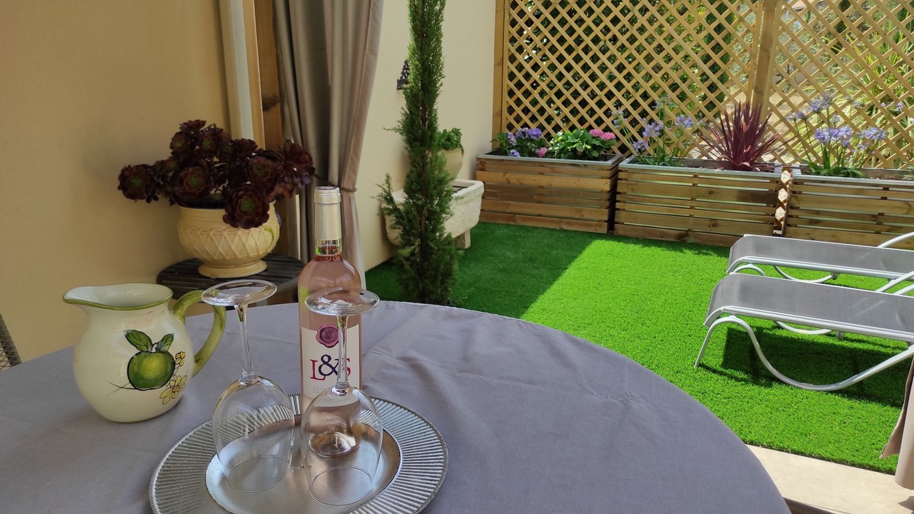 Photo of Patio Balcony in Chateauneuf-de-Gadagne