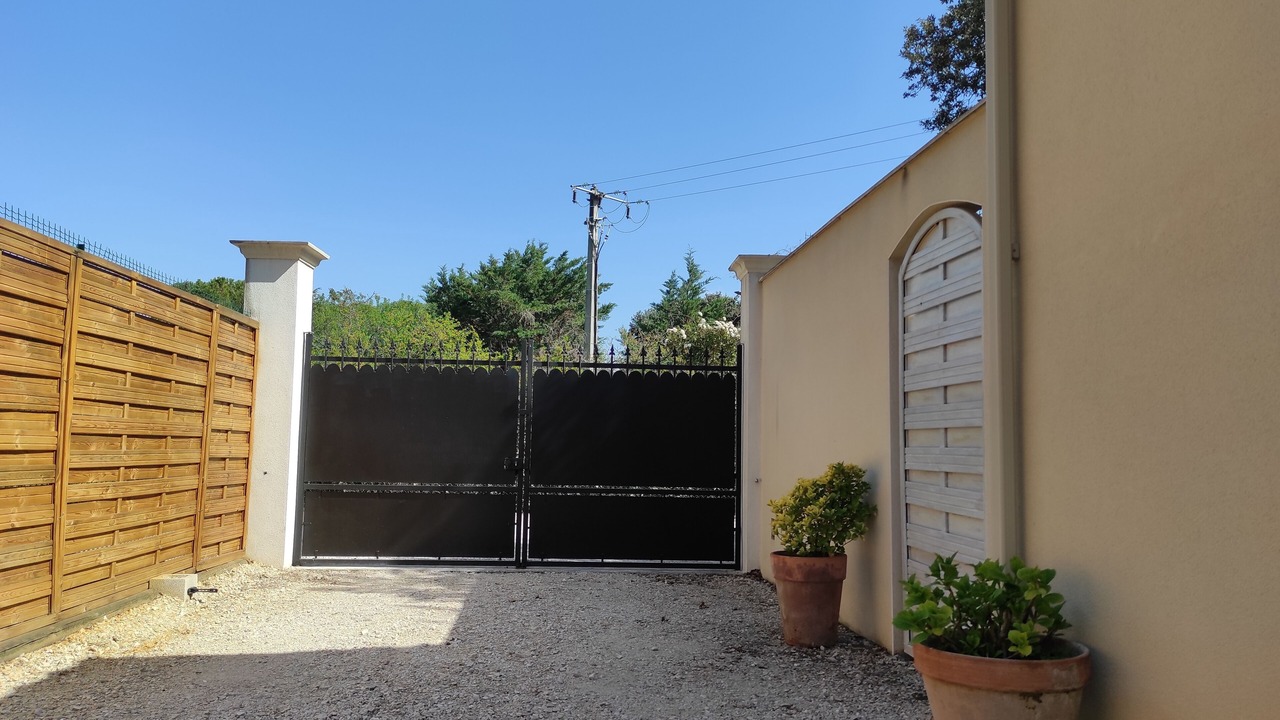 Photo of Outdoor in Chateauneuf-de-Gadagne