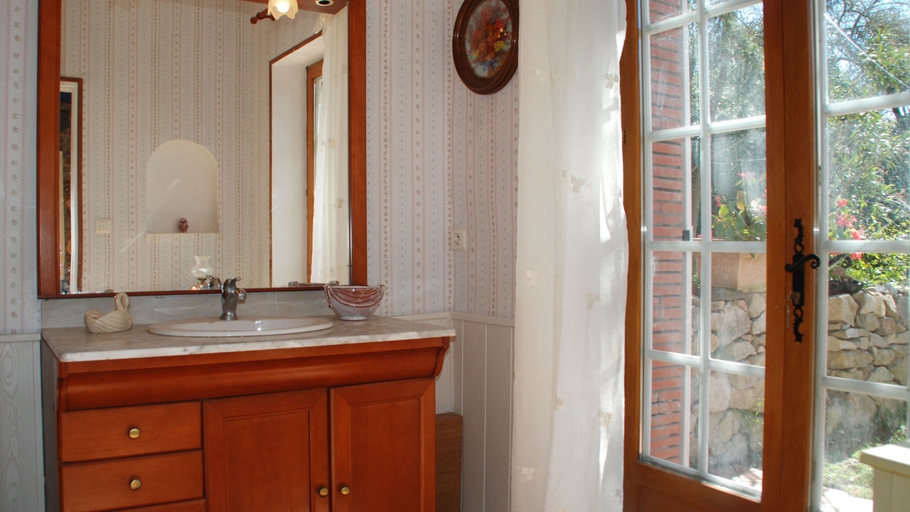 Photo of Bathroom in Cuers