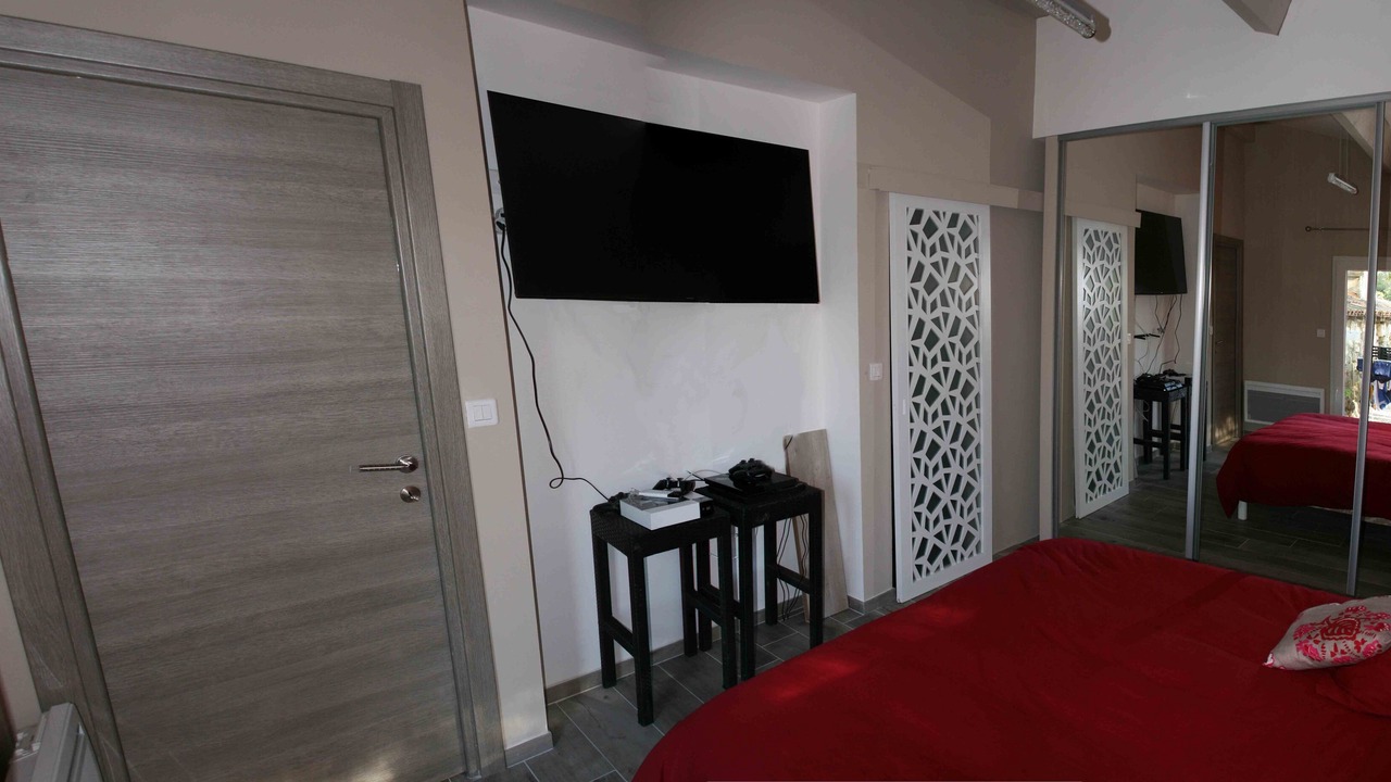 Photo of Bedroom in Comps