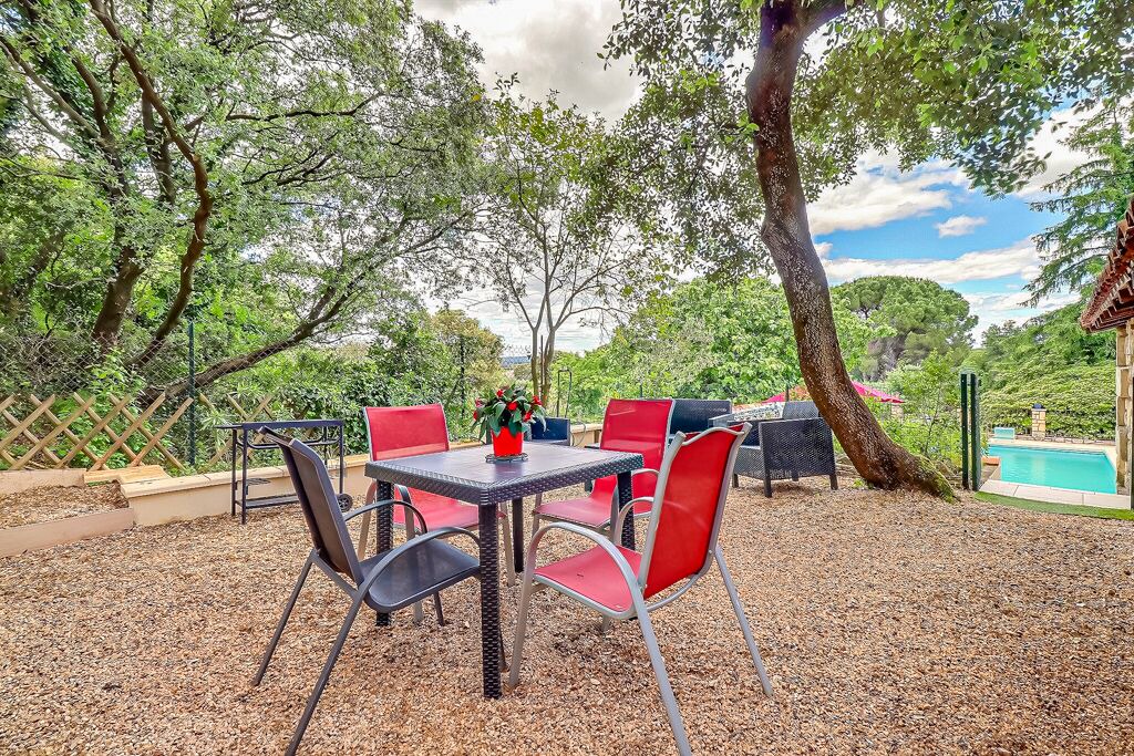 Photo of Outdoor in Comps