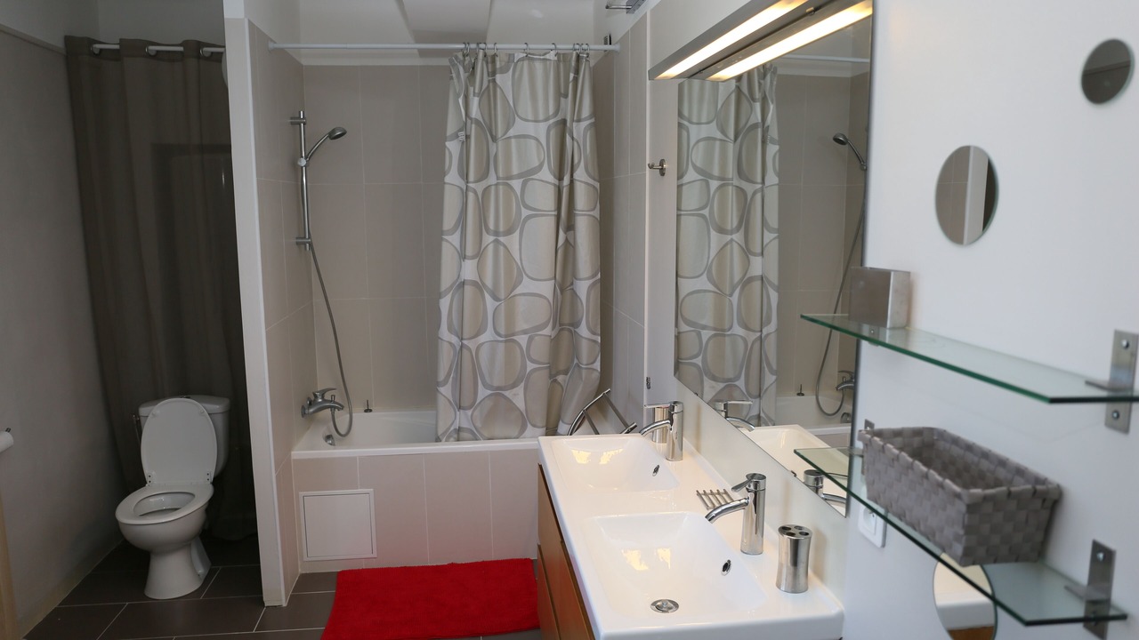 Photo of Bathroom in Caromb
