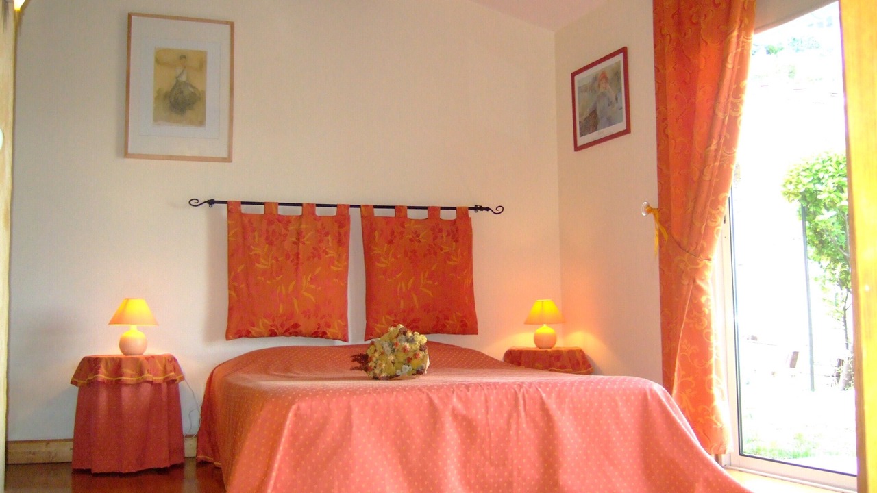 Photo of Bedroom in Simiane-la-Rotonde