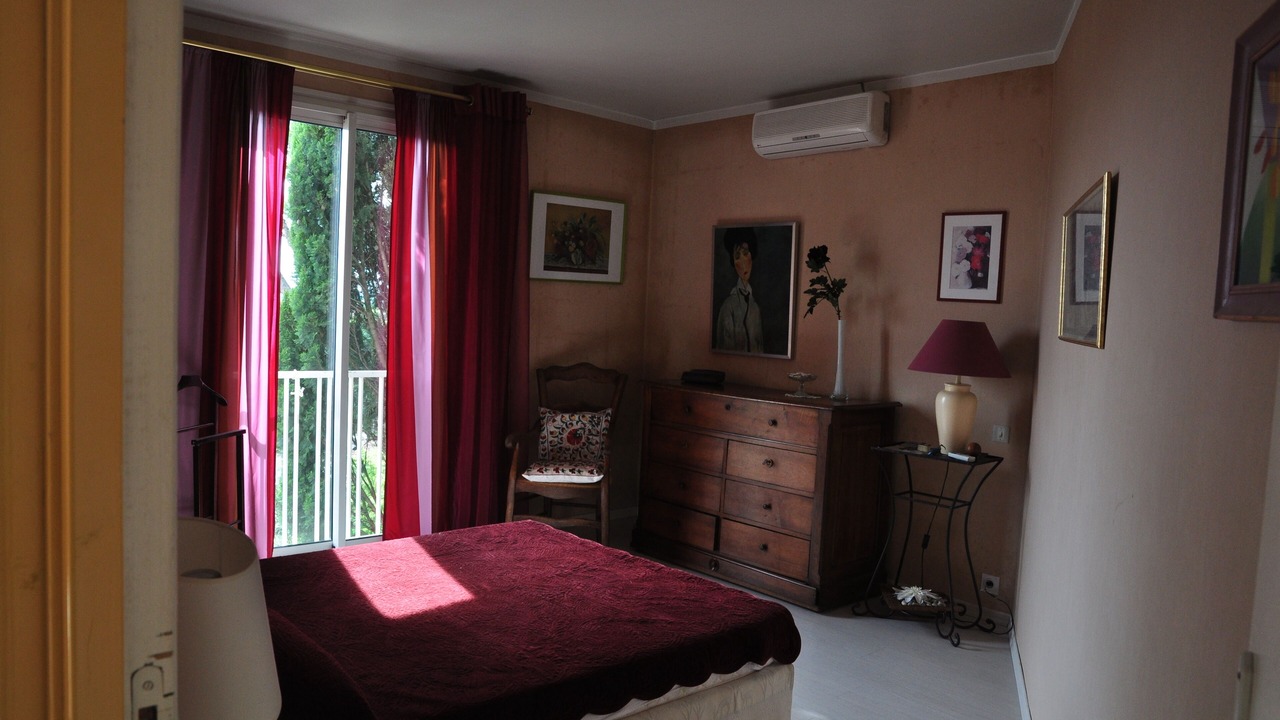 Photo of Bedroom in Orange