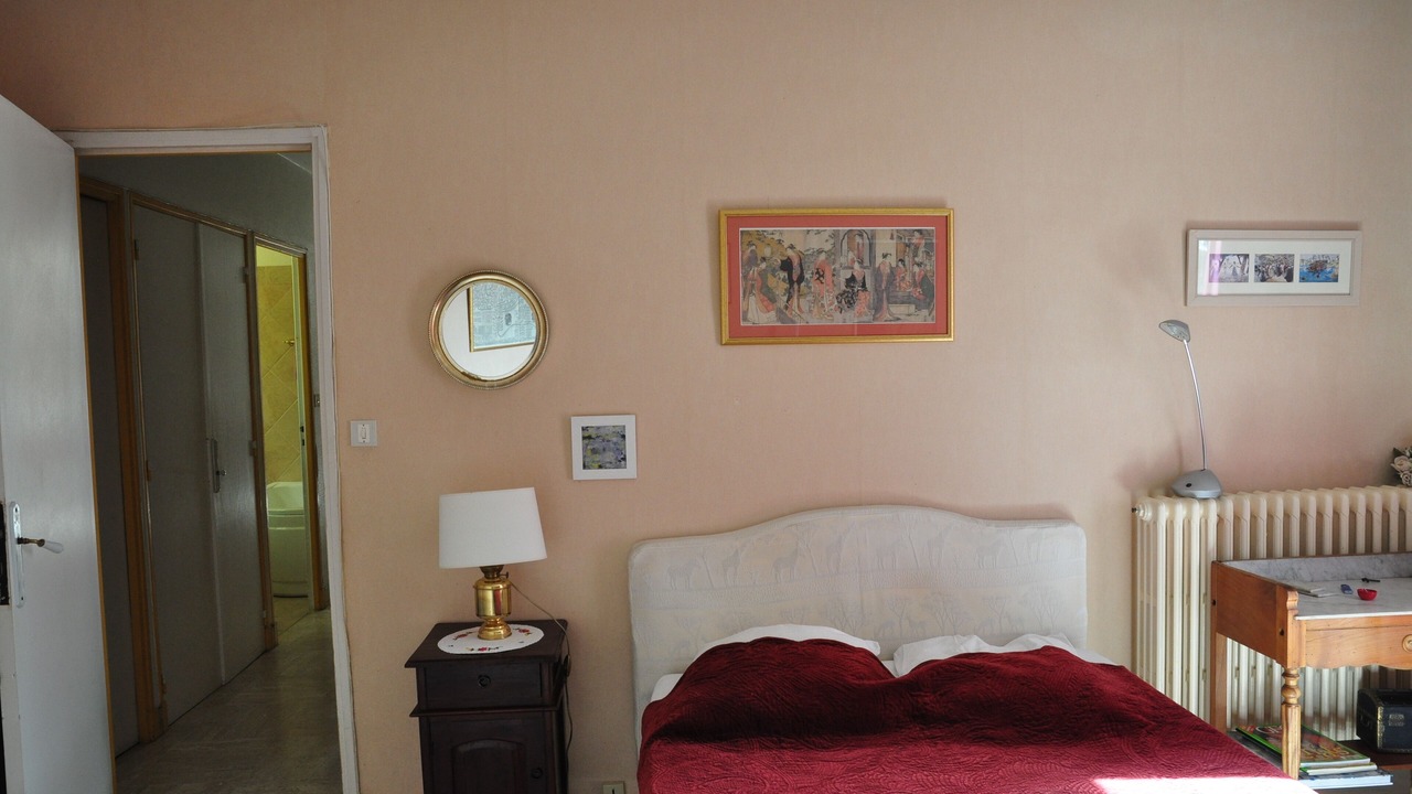 Photo of Bedroom in Orange