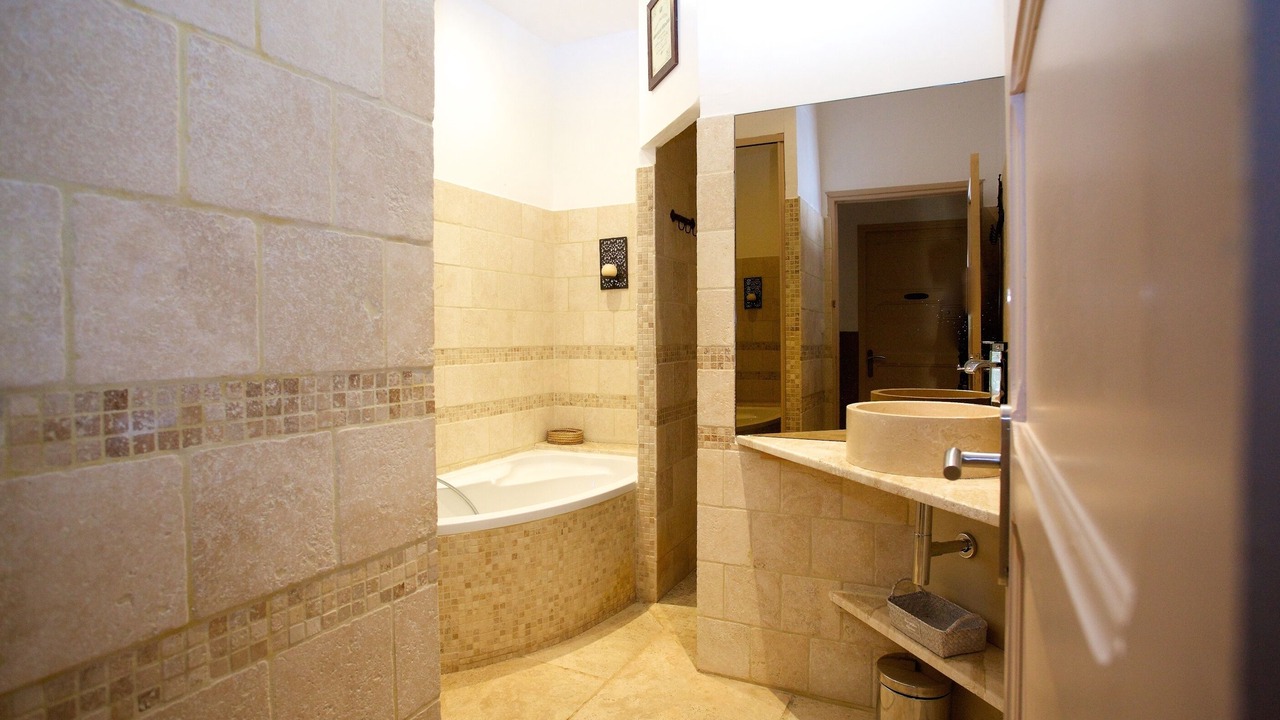 Photo of Bathroom in Molleges
