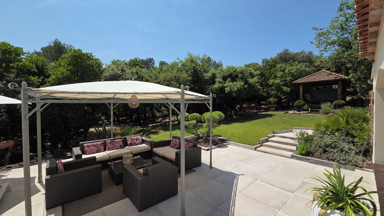 Photo of Patio Balcony in Saint-Maximin-la-Sainte-Baume