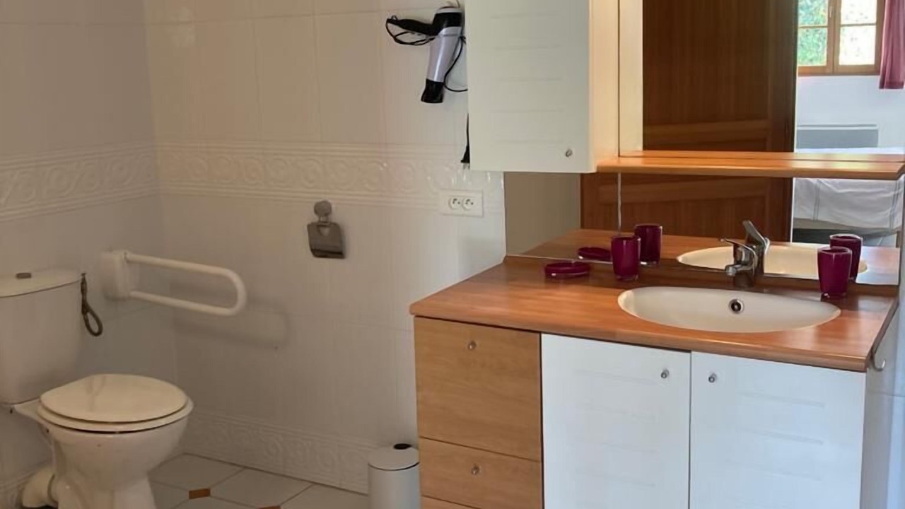 Photo of Bathroom in Lourmarin
