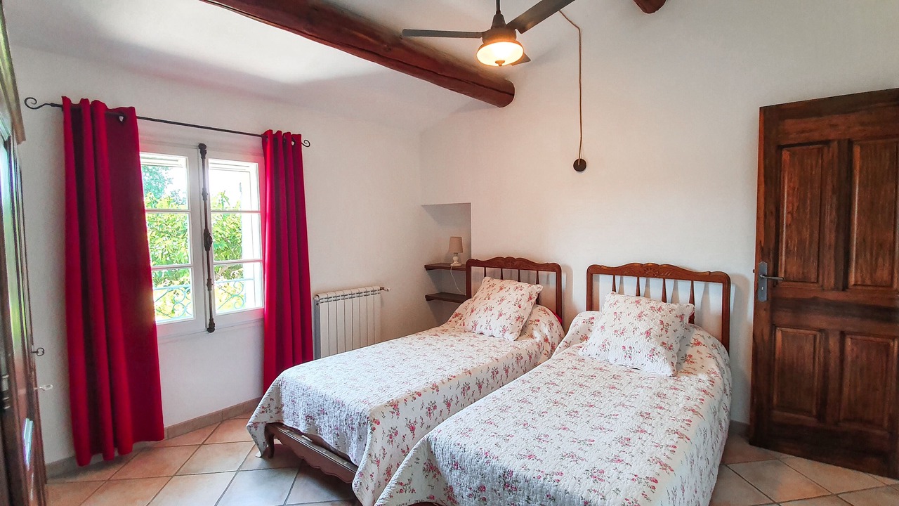 Photo of Bedroom in Loriol-du-Comtat