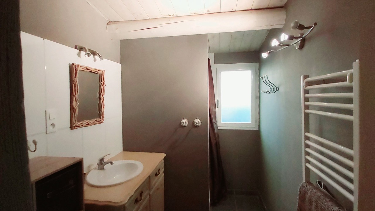 Photo of Bathroom in Faucon