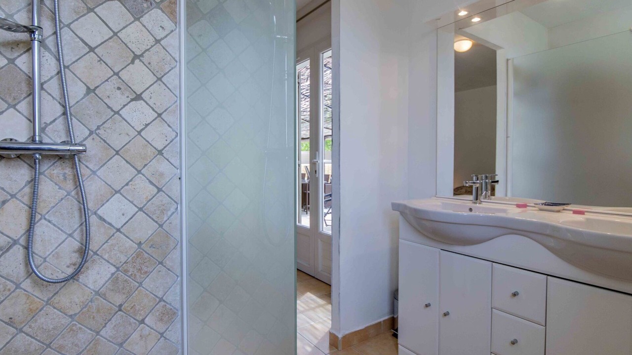 Photo of Bathroom in Pernes-les-Fontaines