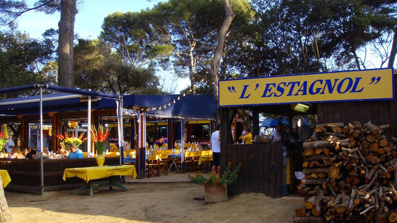Photo of Others in La Mole