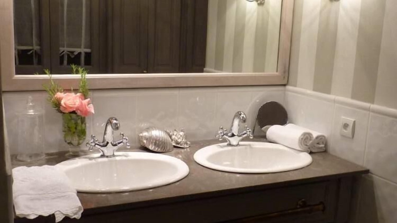Photo of Bathroom in Lagnes