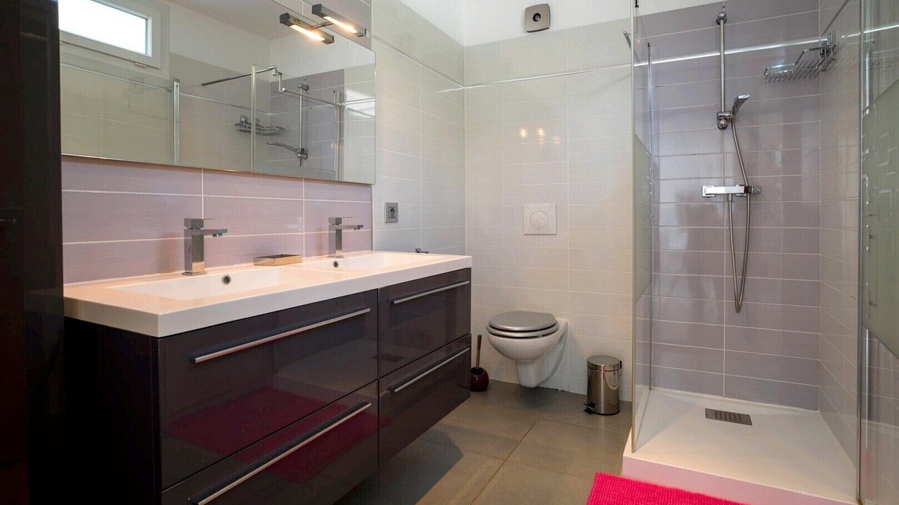 Photo of Bathroom in Rochefort-du-Gard