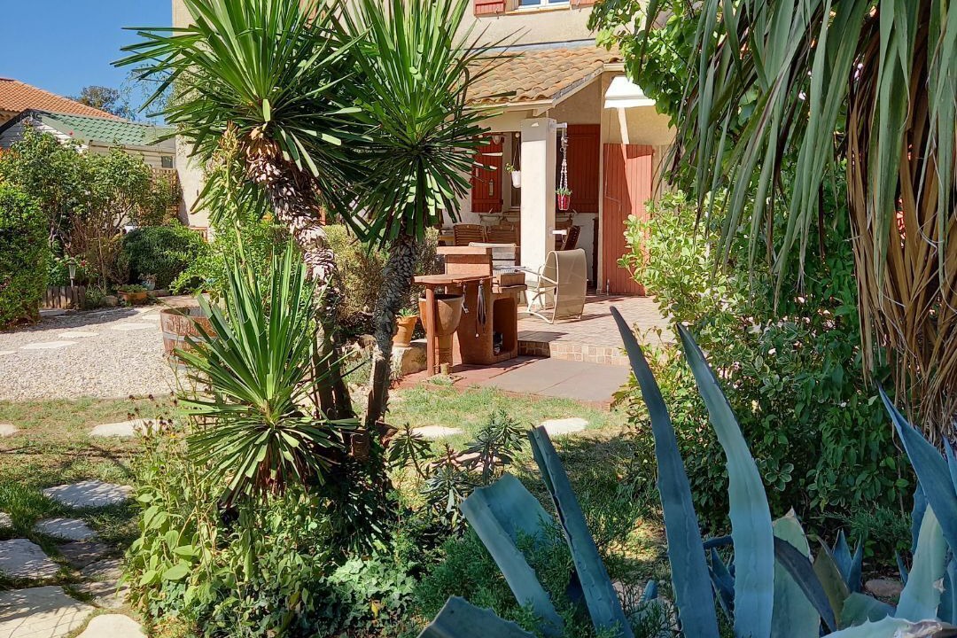 Photo of Patio Balcony in Entraigues-sur-la-Sorgue
