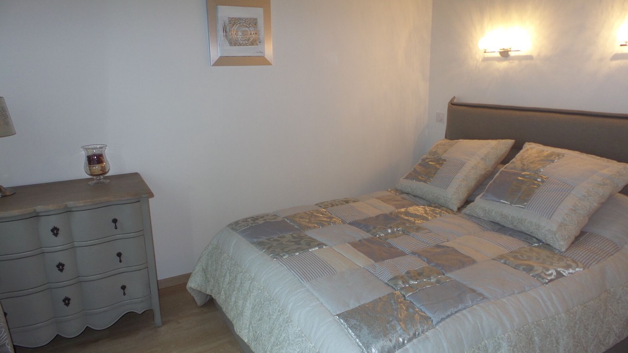 Photo of Bedroom in Orange