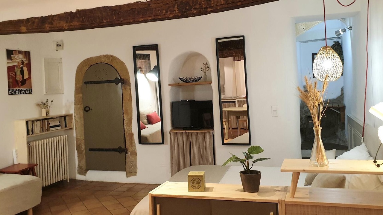 Photo of Bedroom in Jouques