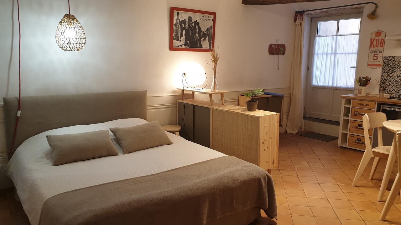 Photo of Bedroom in Jouques