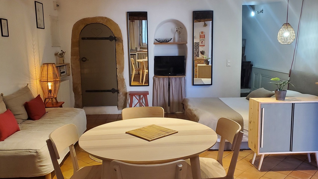 Photo of Bedroom in Jouques