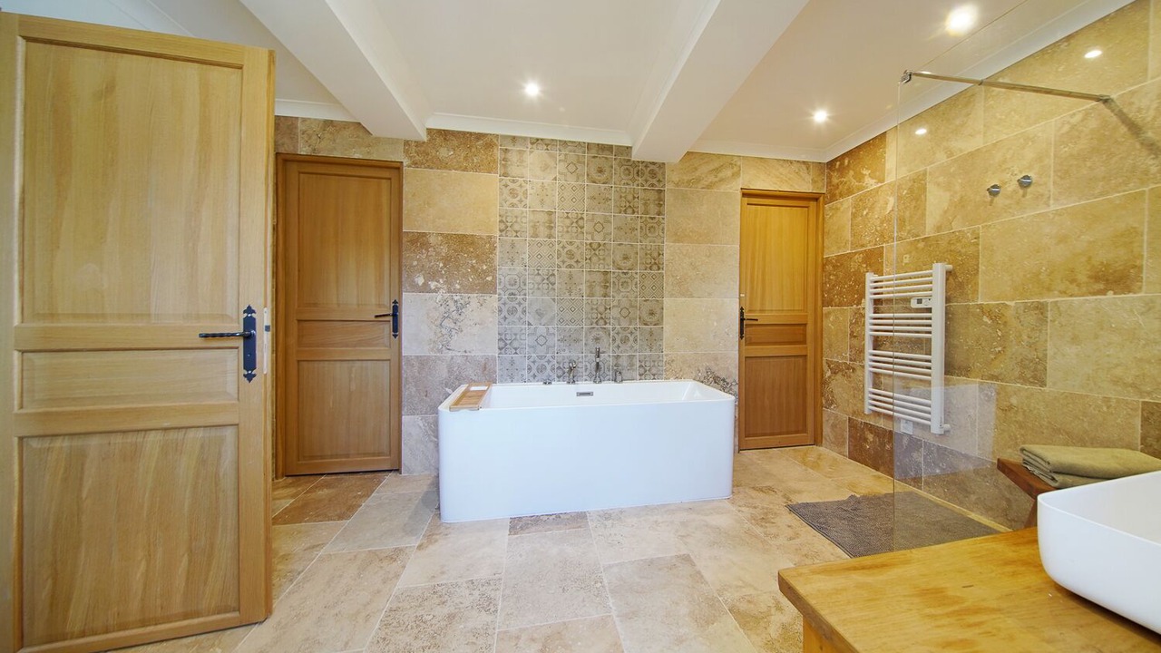 Photo of Bathroom in Saint-Martin-de-Castillon