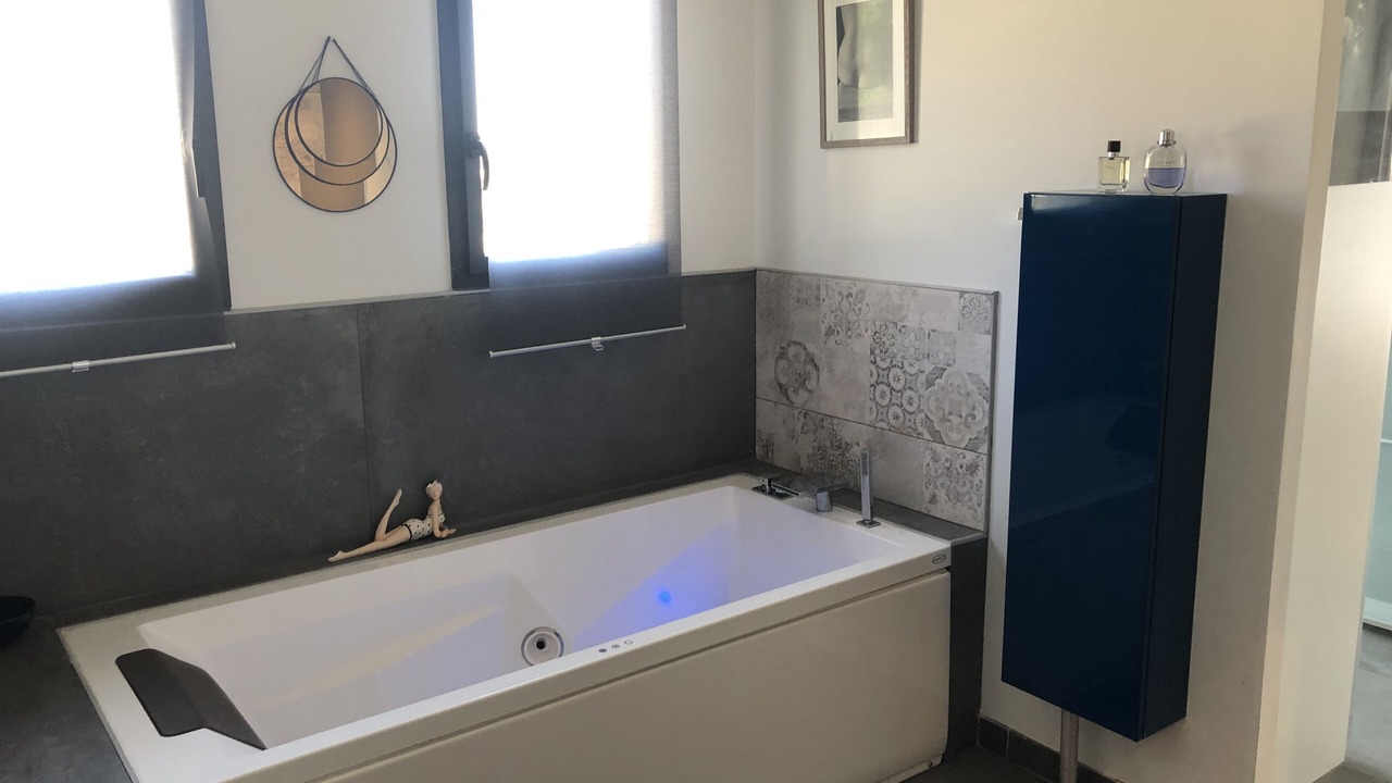 Photo of Bathroom in Rochefort-du-Gard
