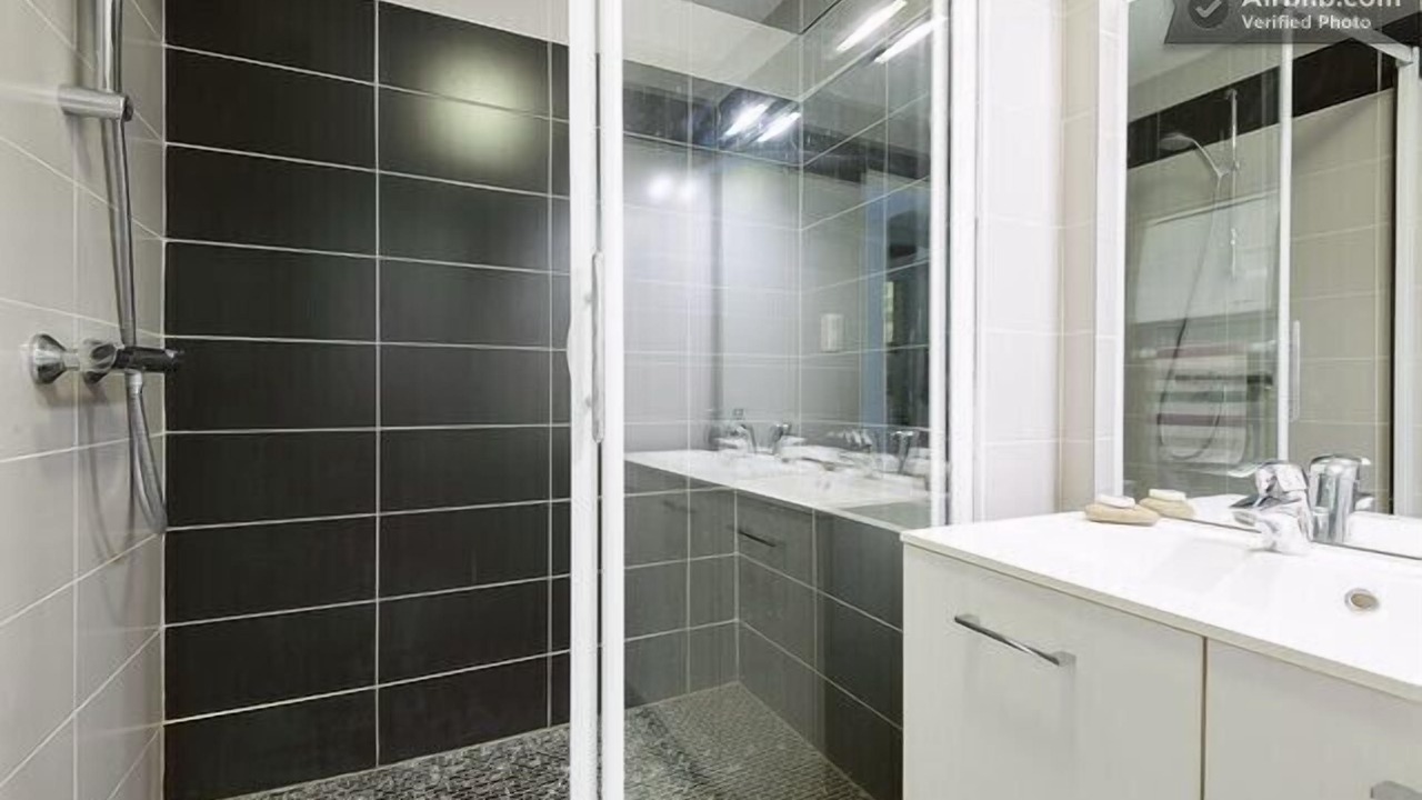 Photo of Bathroom in Hotel-de-Ville