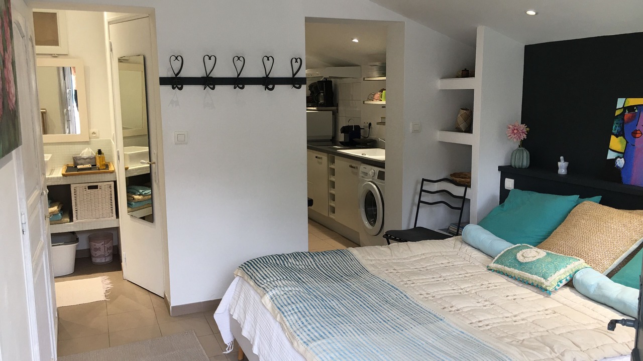 Photo of Bedroom in Orange
