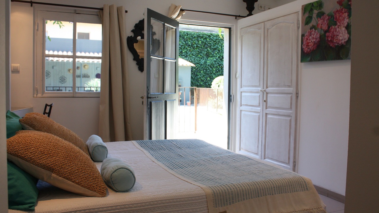Photo of Bedroom in Orange