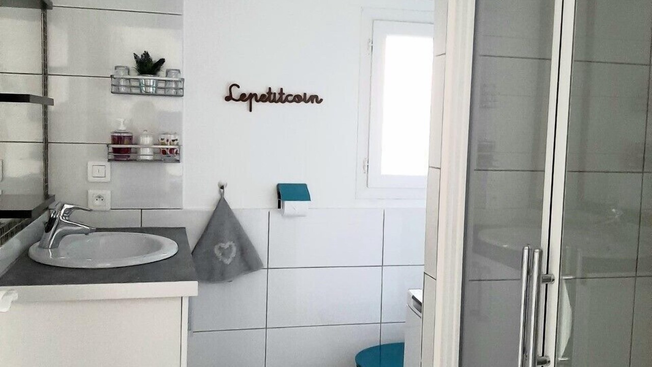 Photo of Bathroom in Tourves