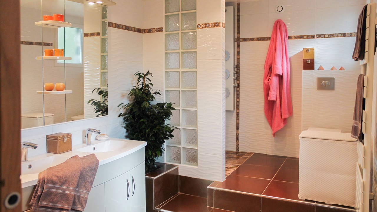 Photo of Bathroom in Entrecasteaux