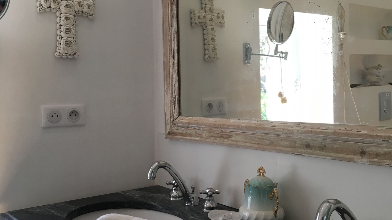 Photo of Bathroom in Lourmarin