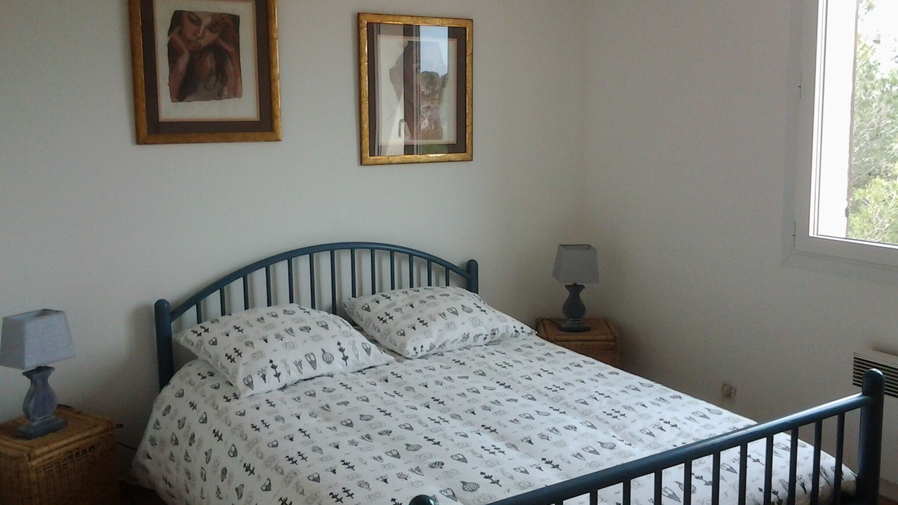 Photo of Bedroom in Ensues-la-Redonne