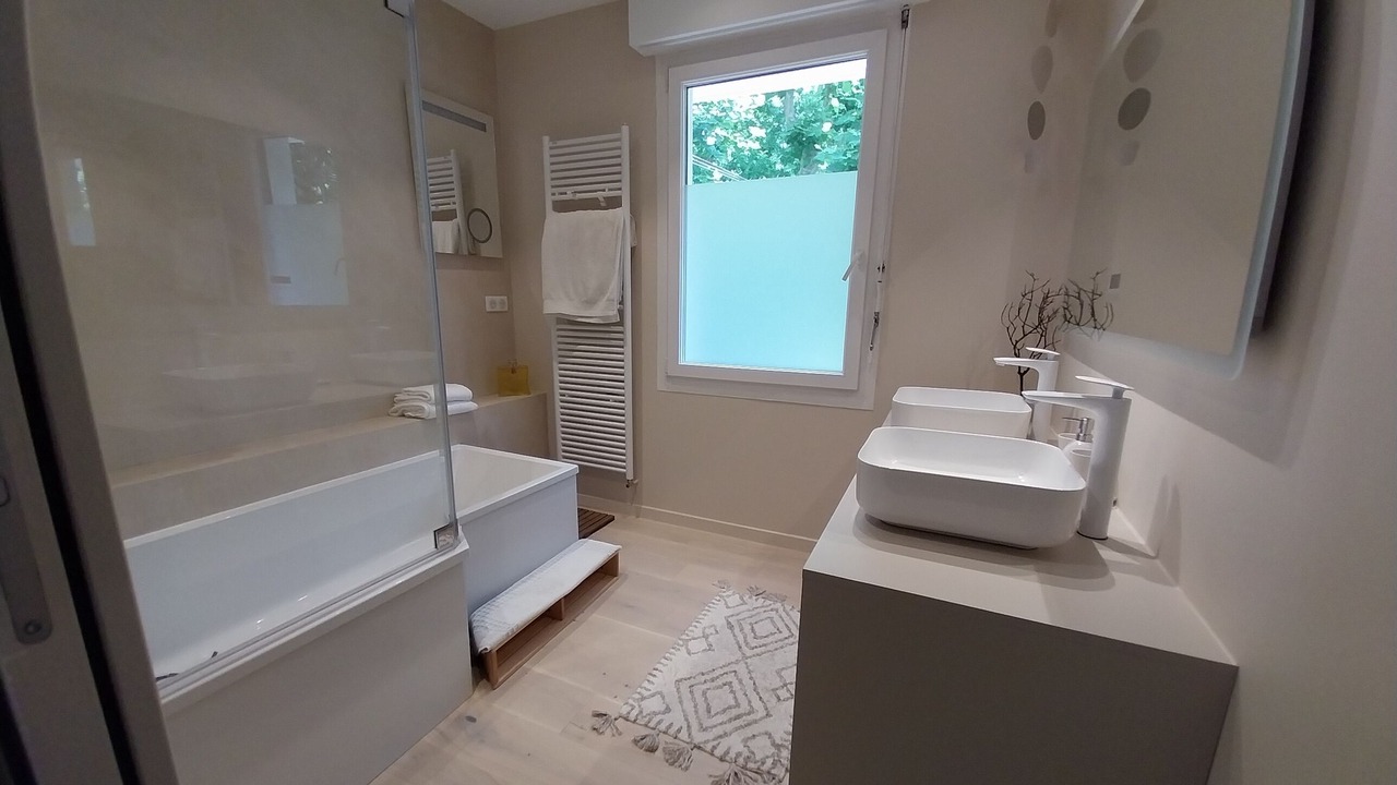 Photo of Bathroom in Montfavet