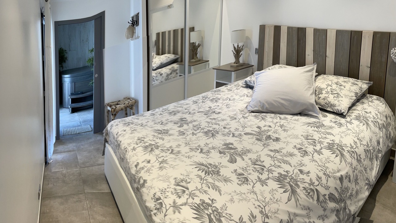 Photo of Bedroom in Velleron