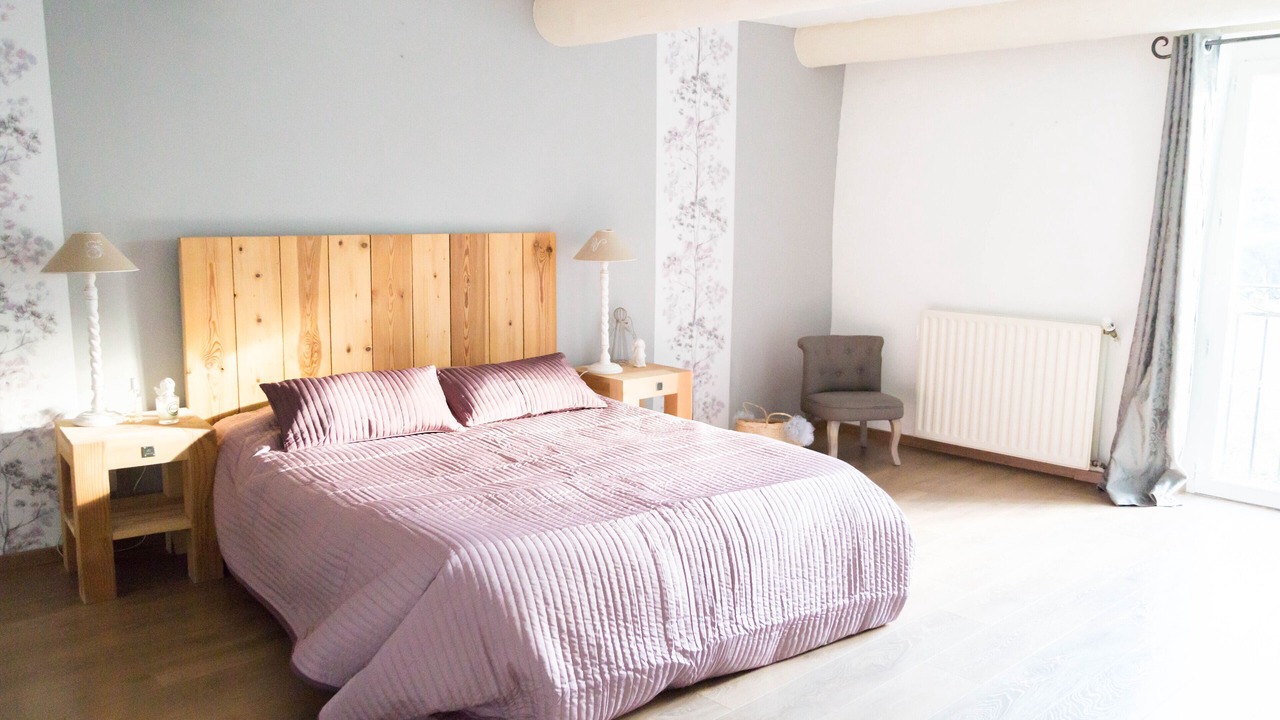 Photo of Bedroom in Orange