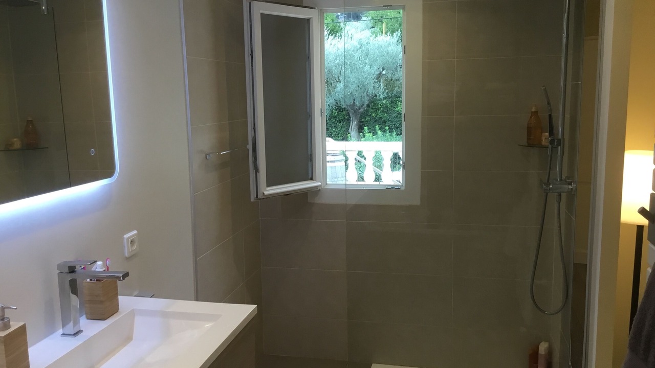 Photo of Bathroom in La Valette-du-Var