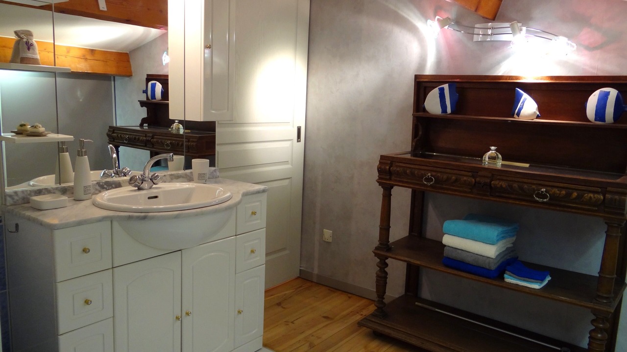 Photo of Bathroom in Vedene